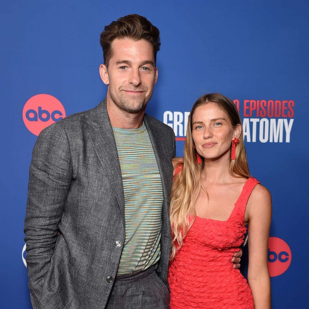Actor Scott Speedman Pops the Question to Girlfriend Lindsay Rae Hofmann