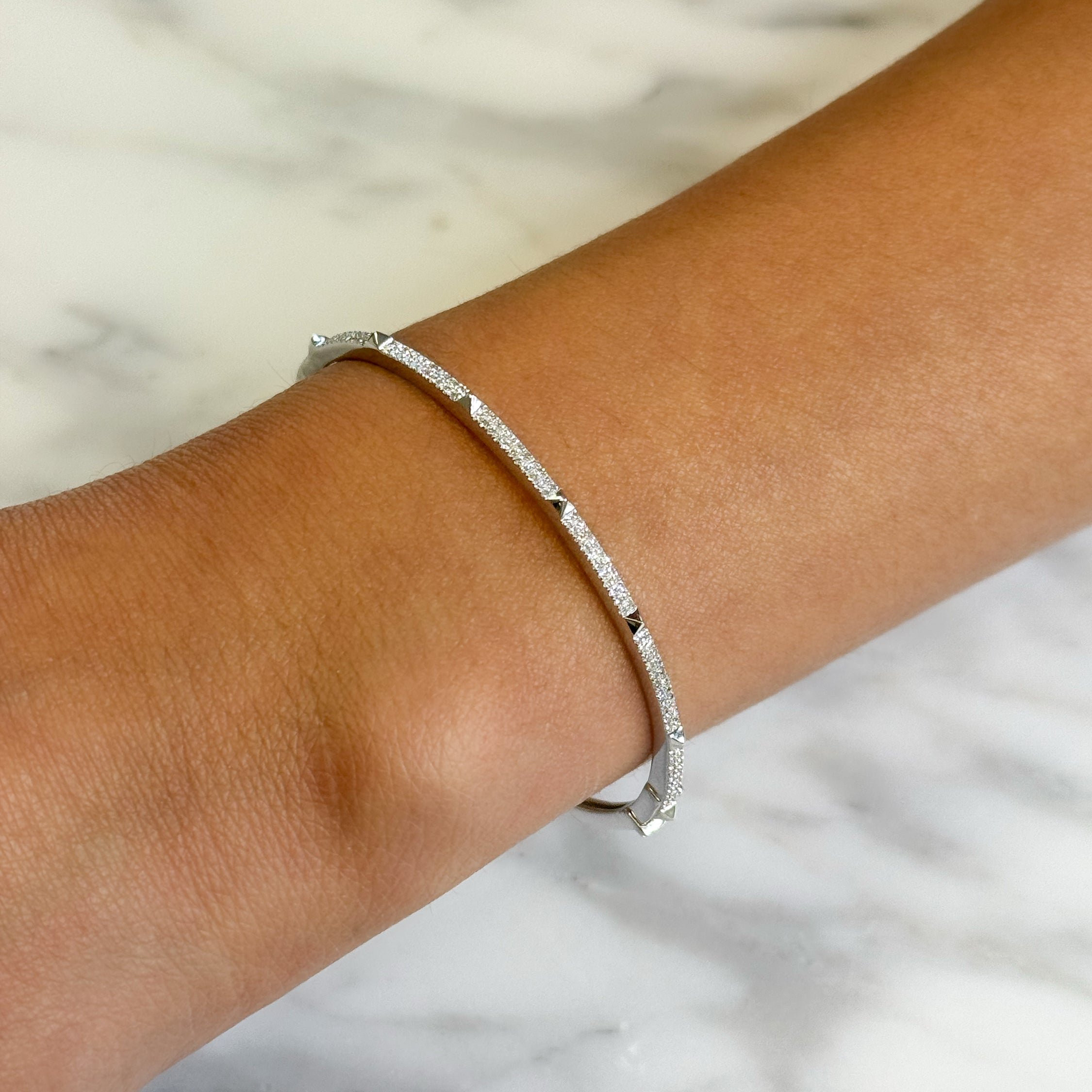 14kt white gold/hover