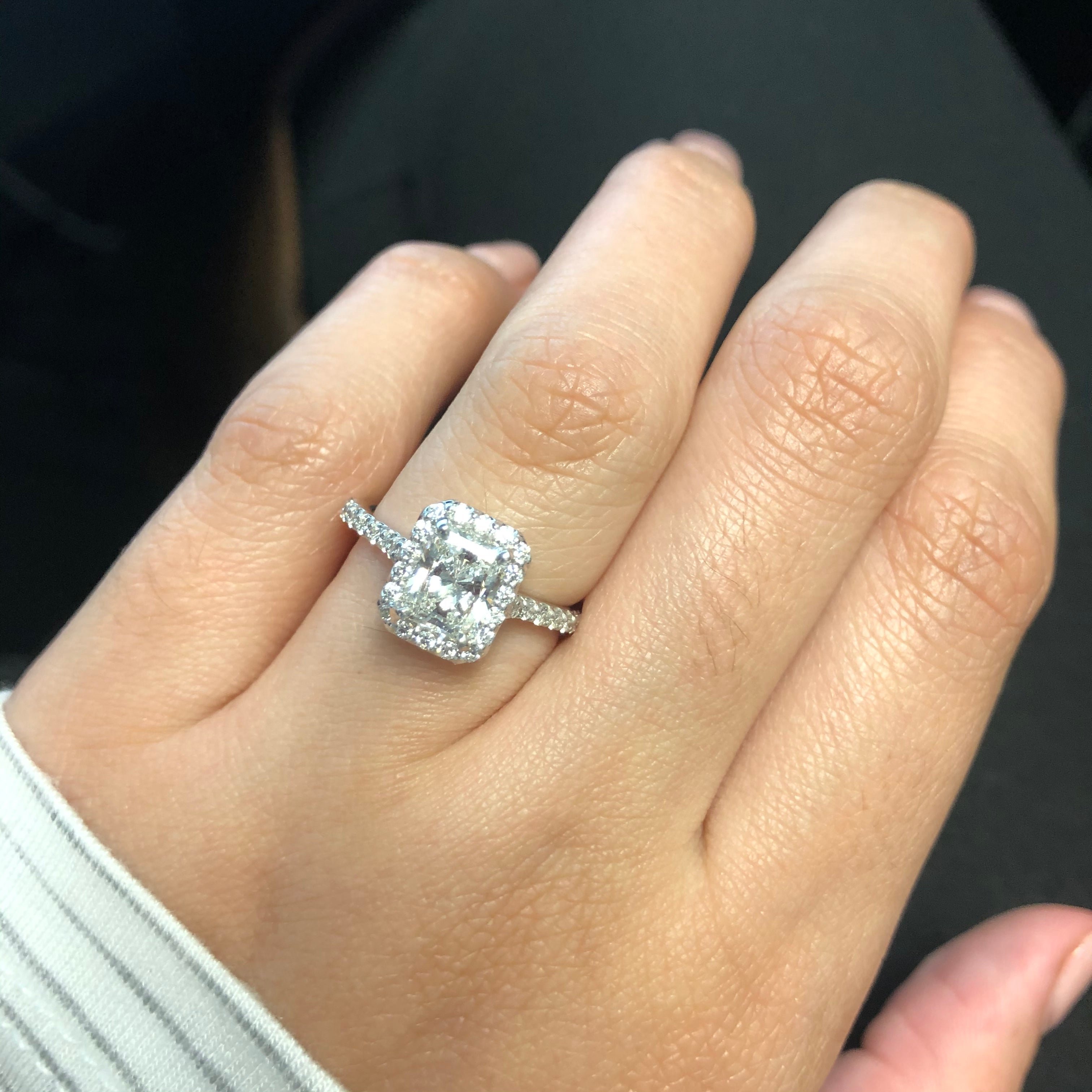 14kt white gold/18kt white gold/platinum/18kt yellow gold/18kt rose gold/radiant/on model