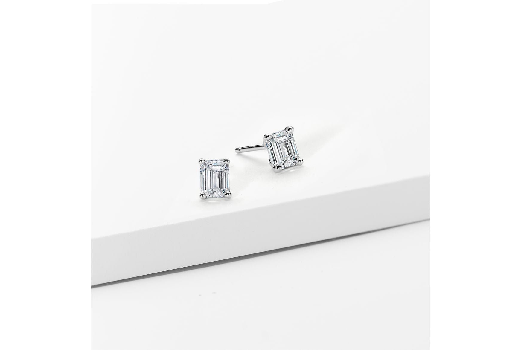 14kt white gold/18kt white gold/18kt yellow gold/18kt rose gold/platinum/push-back/screw-back/jumbo-back/on model